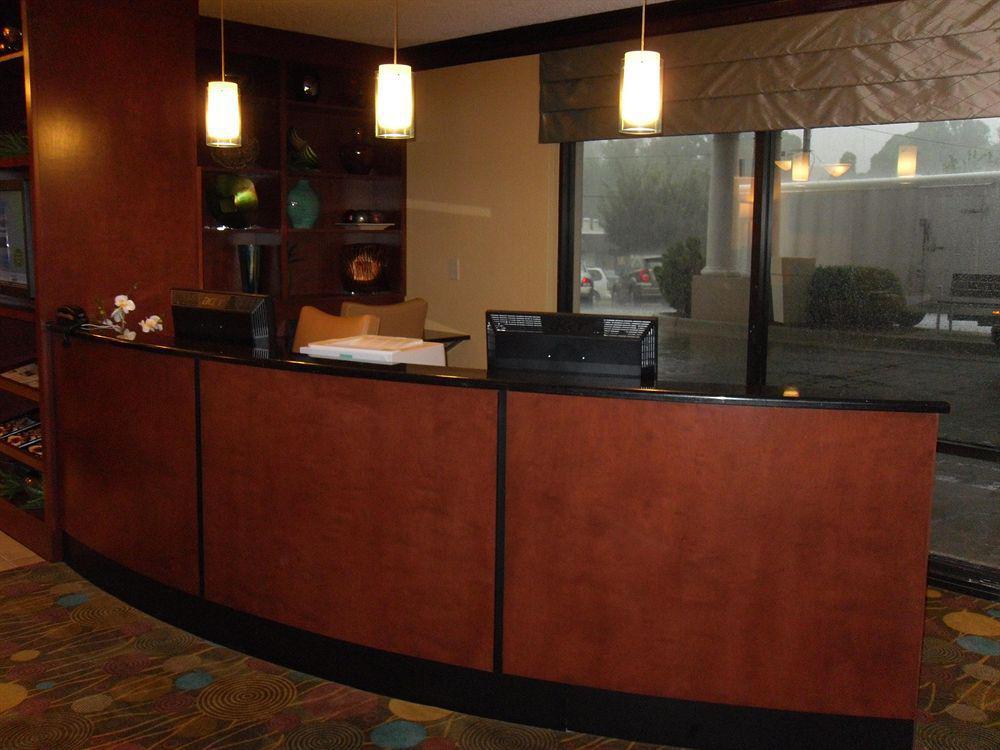 Holiday Inn Express Lynchburg By Ihg Beltér fotó